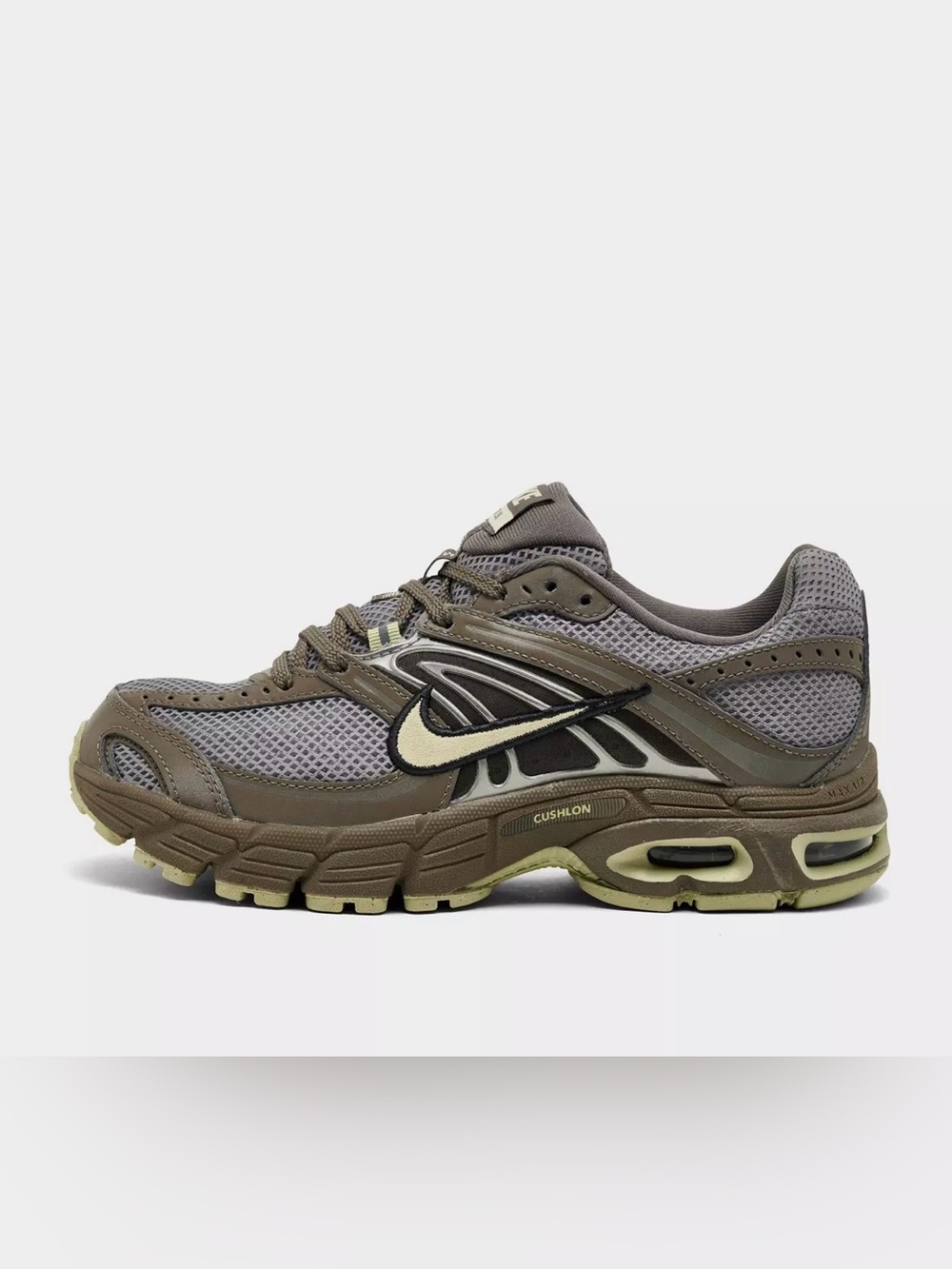 WOMEN'S NIKE AIR MAX MOTO 2K REFLECTIVE, Cave Stone/Olive Aura/Cement Grey, 8.5